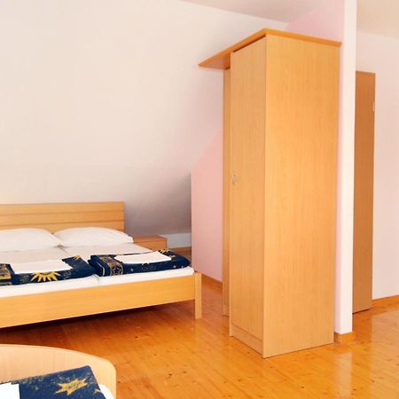Apartments With A Swimming Pool Jadranovo, Crikvenica - 3238 Rom bilde